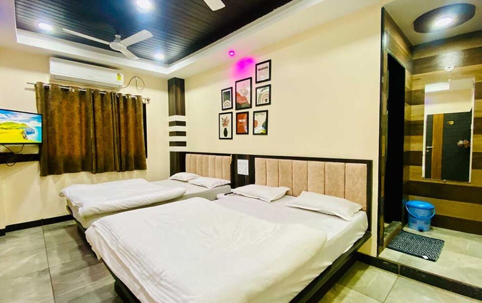 four-bed room at Hotel Gurukripa